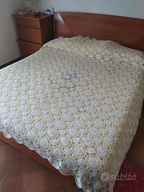 Copriletto di cotone all'uncinetto