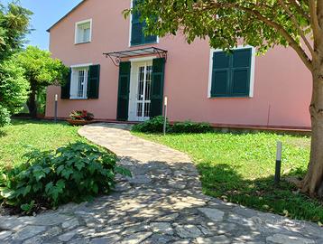 Villetta a due minuti da centro e mare