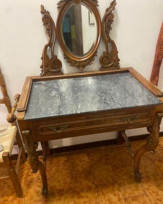antica toeletta in legno