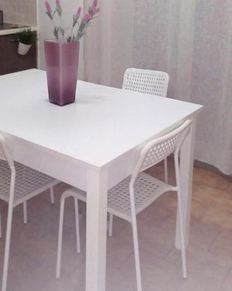 Tavolo cucina in legno bianco + 4 sedie