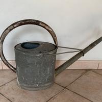 Antico annaffiatoio originale