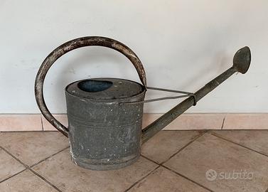 Antico annaffiatoio originale