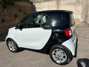 Smart ForTwo anno 2016 999cl  cambio automatico 