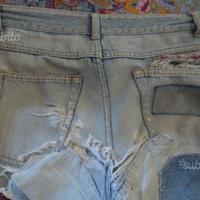 Jeans strappati - con strappi e toppe