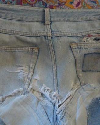 Jeans strappati - con strappi e toppe