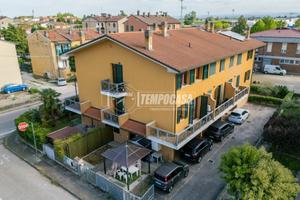VILLETTA A SCHIERA DI RECENTE COSTRUZIONE CON INGR