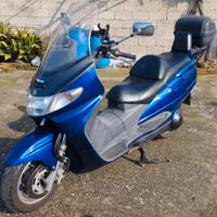 Suzuki Burgman 250 – Perfetto, accessoriato – 600€