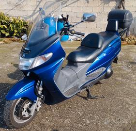 Suzuki Burgman 250 – Perfetto, accessoriato – 600€