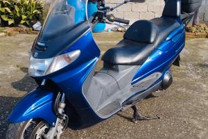 Suzuki Burgman 250 – Perfetto, accessoriato – 600€
