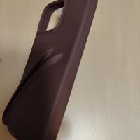 Cover marrone in silicone per iPhone 16 promax