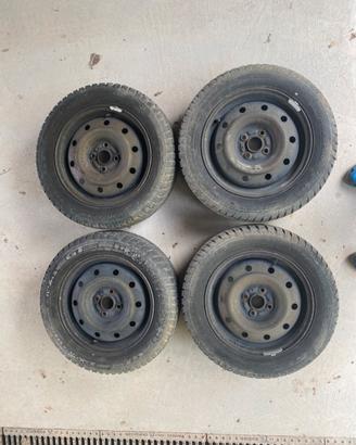 Coppia ruote invernali 175/65 R15 (2 di 2)