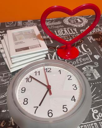 cornici e orologio ikea