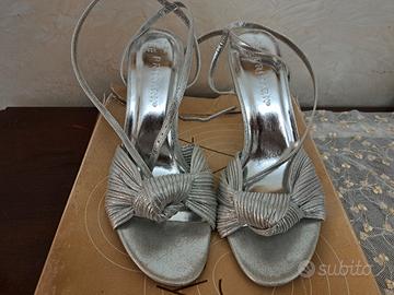 sandali con tacco 