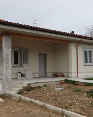 Casa indipendente di 200 m² con 5 locali e box aut