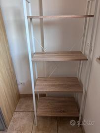 Scaffale in legno