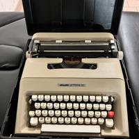 Macchina da scrivere olivetti