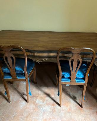 Tavolo e sedie in noce