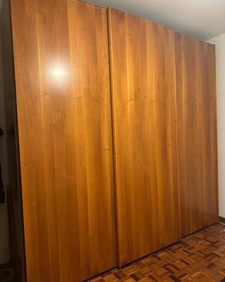 Armadio a tre ante scorrevoli