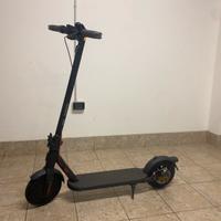 Monopattino elettrico Xiaomi electric scooter 4