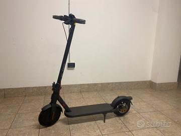 Monopattino elettrico Xiaomi electric scooter 4