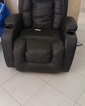 Poltrona con piedi reclinabili