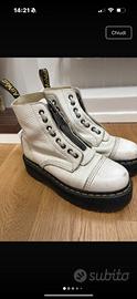 Dr. Martens bianche in pelle con zip