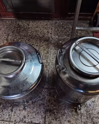 DUE BIDONI DI ACCIAIO INOX 50 L., PER OLIO O ALTRO