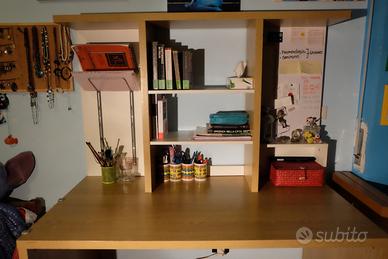 Scrivania con libreria 