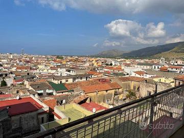 Appartamento di 80 m² con 5 locali a Mondragone