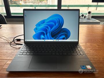 DELL VOSTRO 3520 da 15.6", Intel i7, 16/512 GB