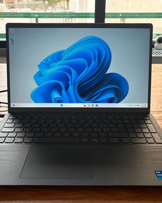 DELL VOSTRO 3520 da 15.6", Intel i7, 16/512 GB