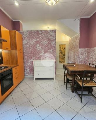 MONOLOCALE A LOMBARDORE