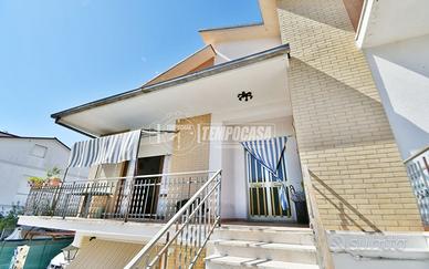 Appartamento in bifamiliare con giardino