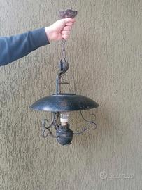 Lampadario vintage in ferro battuto