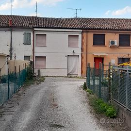 Voghenza - porzione di casa e garage