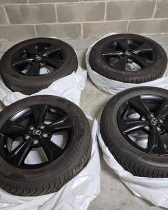 Treno gomme invernali 215/60 R17 + cerchi Lexus UX