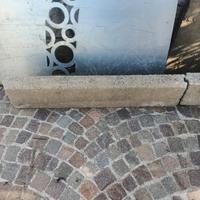 Cordolo in cemento per aiuola