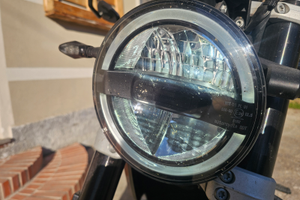 Husqvarna svartpilen