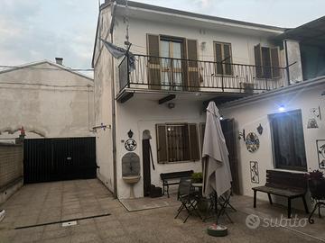 Casa con terreno (edificabile )