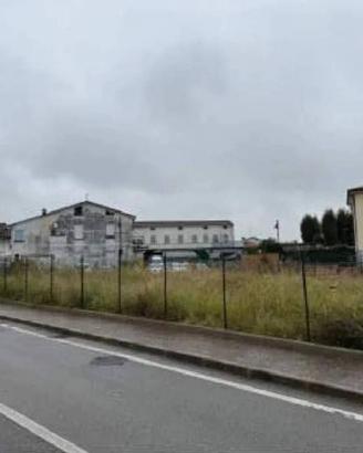 Immobile in asta di 1343 m² a Carrè