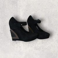 Scarpe in camoscio con zeppa n. 39