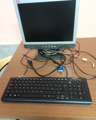 monitor PC più tastiera 