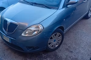 lancia y