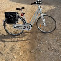 Bicicletta a pedalata assistita BTWIN