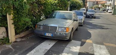 Mercedes 200 E più carrello