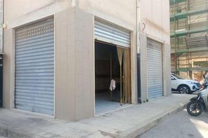 Via Grottasanta - Tunisi negozio con 6 vetrine