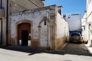 Casa e suolo edificabile in pieno centro mq 290