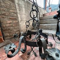Lampadario antico in ferro battuto a 6 luci