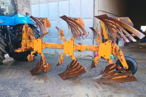 Aratro trivomere moro