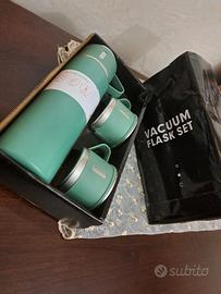 Set thermos di acciaio inossidabile e due tazze